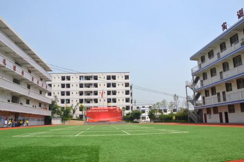 重庆市青山工业技工学校地址在哪里，