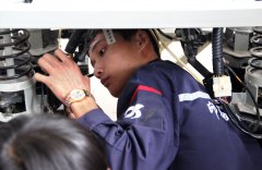 学汽车制造与检修，就到甘肃兰州中专学校！