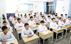 现在去甘肃兰州中专学校学厨师晚不晚？