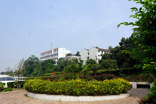 重庆光华女子职业中等专业学校